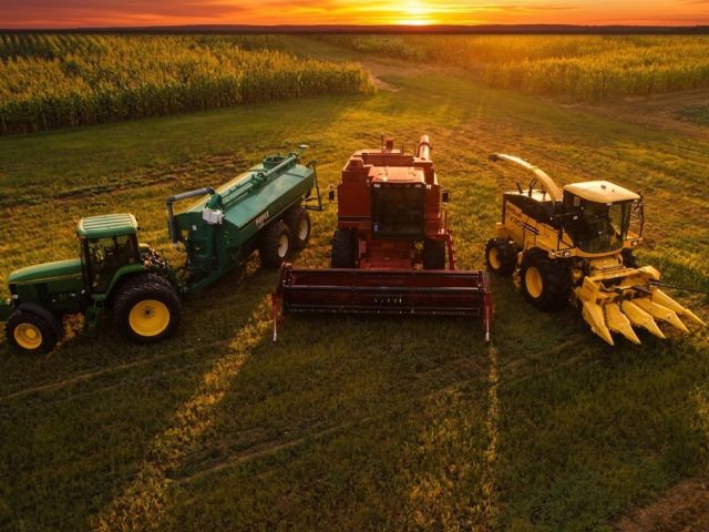 Tipos-de-maquinaria-agrícola-y-su-mantenimiento